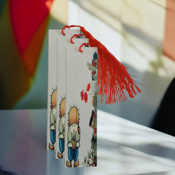 Figürlü Filistin Sembolleri Kitap Ayracı hanthala-hanzala-figurlu-zeytin-dali-ve-gelincik-motifli-filistin-temali-kirmizi-puskullu-kitap-ayraci