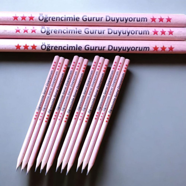 ogrencimle-gurur-duyuyorum-yazili-pembe-kursun-kalemler