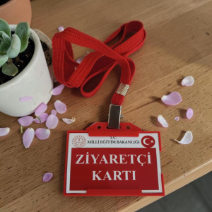 MEB Logolu Okul Ziyaretçi Kartı - Kırmızı Askı Klipsli İpli Set MEB Logolu Okul Ziyaretçi Kartı - Kırmızı Askı Klipsli İpli Set