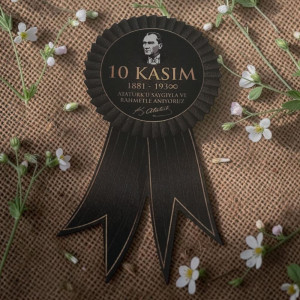 10 Kasım Atatürk'ü Anma Karton Kokartı - 8x15 cm Arkası Bantlı 10 Kasım Atatürk'ü Anma Karton Kokartı - 8x15 cm Arkası Bantlı
