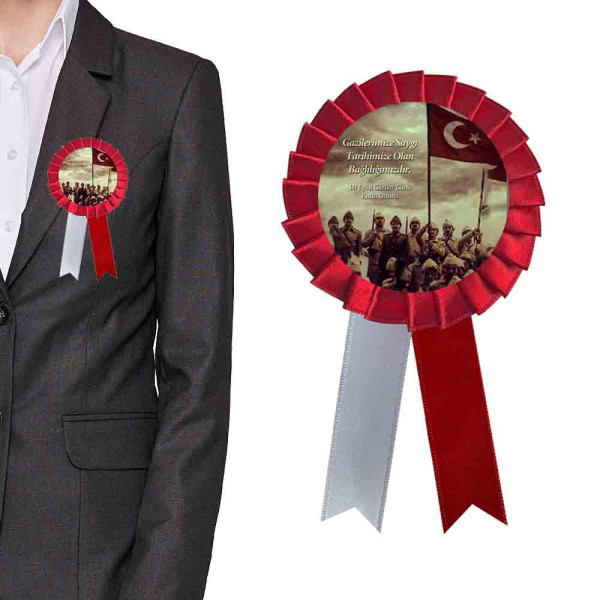 yakaya-takilmis-tarihi-asker-fotografli-ve-gazilerimize-saygi-yazili-19-eylul-gaziler-gunu-kokarti