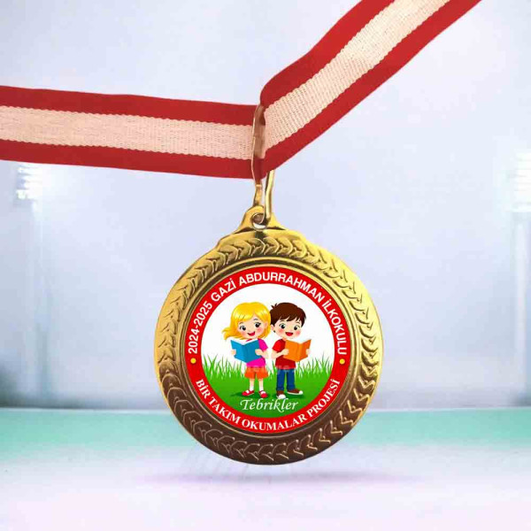 kitap-okuyan-cocuk-figurli-tebrikler-yazili-altin-kaplama-okuma-etkinligi-madalyasi