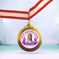 Kişiye Özel Fotoğraflı Okuma Bayramı Madalyası - Altın Kaplama Başarı Ödülü Kişiye Özel Fotoğraflı Okuma Bayramı Madalyası - Altın Kaplama Başarı Ödülü