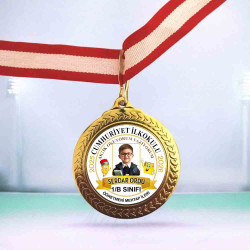 Yıl ve Fotoğraf Baskılı Artık Okuyorum Yazıyorum Madalyası (Tamamen Kişiselleştirilmiş)