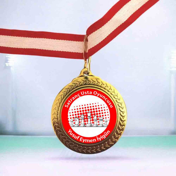 Satranç Usta Oyuncusu Yusuf Eymen İyigün yazılı kişiselleştirilmiş satranç başarı rozeti
