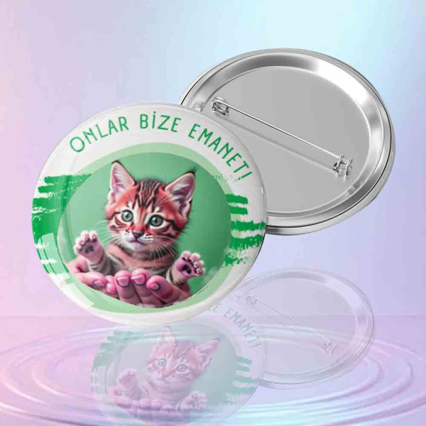onlar-bize-emanet-yazili-sevimli-yavru-kedi-figurlu-hayvanlari-koruma-ve-farkindalik-rozeti