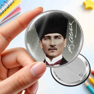 Atatürk Portreli Anma Rozeti - Kalpaklı İmzalı Atatürk Yakın Plan Buton Rozet (10 Kasım) Atatürk Portreli Anma Rozeti - Kalpaklı İmzalı Atatürk Yakın Plan Buton Rozet (10 Kasım)