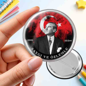 Atatürk Portreli Anma Rozeti - Takım Elbiseli Atatürk ve Ay Yıldız Figürlü Saygı ve Özlemle Buton Rozet Atatürk Portreli Anma Rozeti - Takım Elbiseli Atatürk ve Ay Yıldız Figürlü Saygı ve Özlemle Buton Rozet