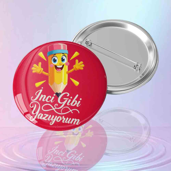 kirmizi-zeminli-sevimli-kalem-figurlu-inci-gibi-yaziyorum-yazili-metal-ogrenci-motivasyon-rozeti-el-yazisi-odulu